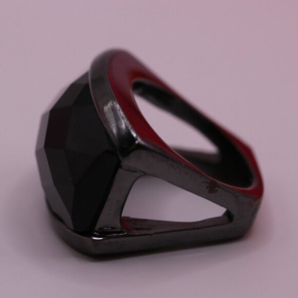 Size 8 Hematite and Multifaceted black stone ring - Picture 3 of 7